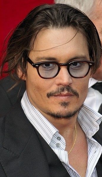 celebrities-and-their-fountain-pens-johnny-depp