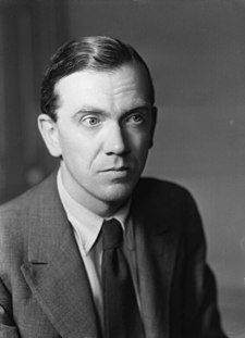 famous-authors-and-their-fountain-pens-graham-greene