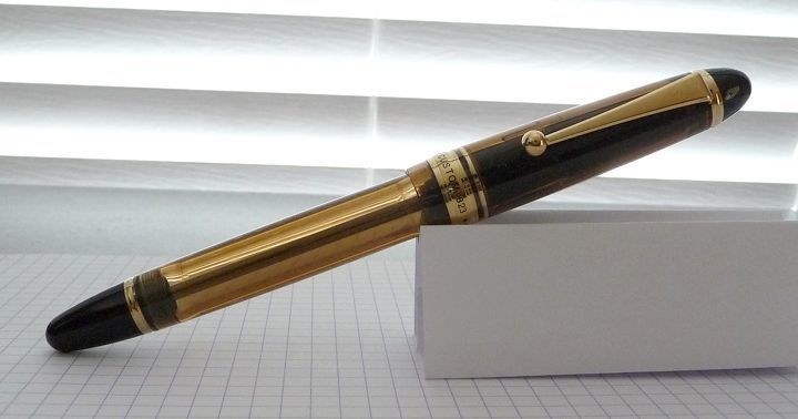 famous-authors-and-their-fountain-pens-pilot-custom-823